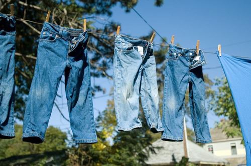 Các giải pháp mới nhất về công ty Cách biến đổi denim thô thành quần jean sáng màu bằng giải pháp thân thiện với môi trường